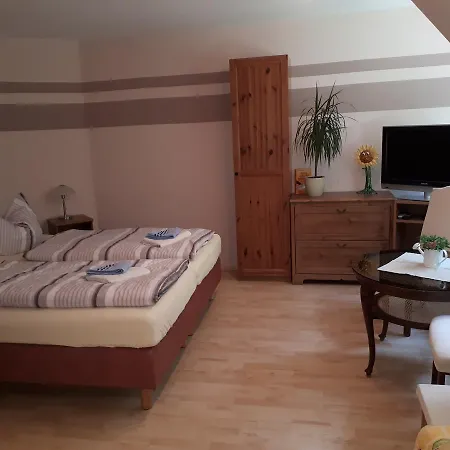 Hotel Zum Faesschen 3*